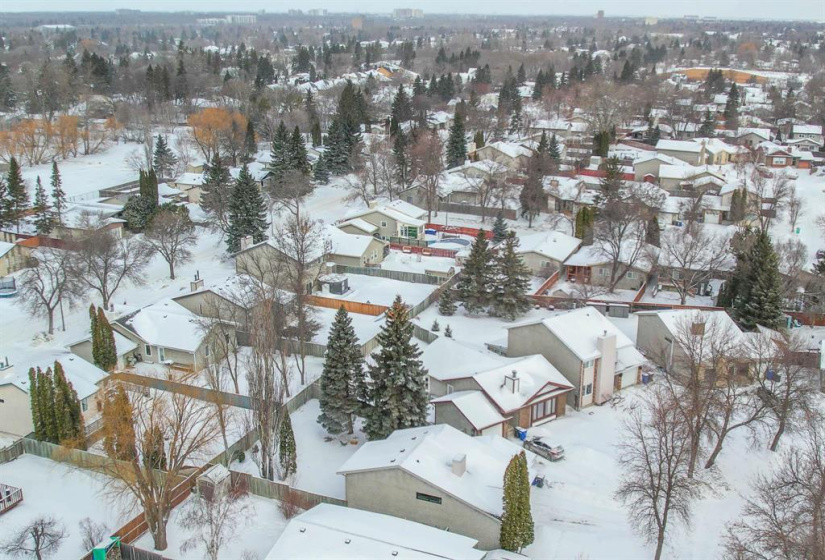 126 Woodview, 3 Bedrooms Bedrooms, 16 Rooms Rooms,2 BathroomsBathrooms,Residential,For Sale,Woodview