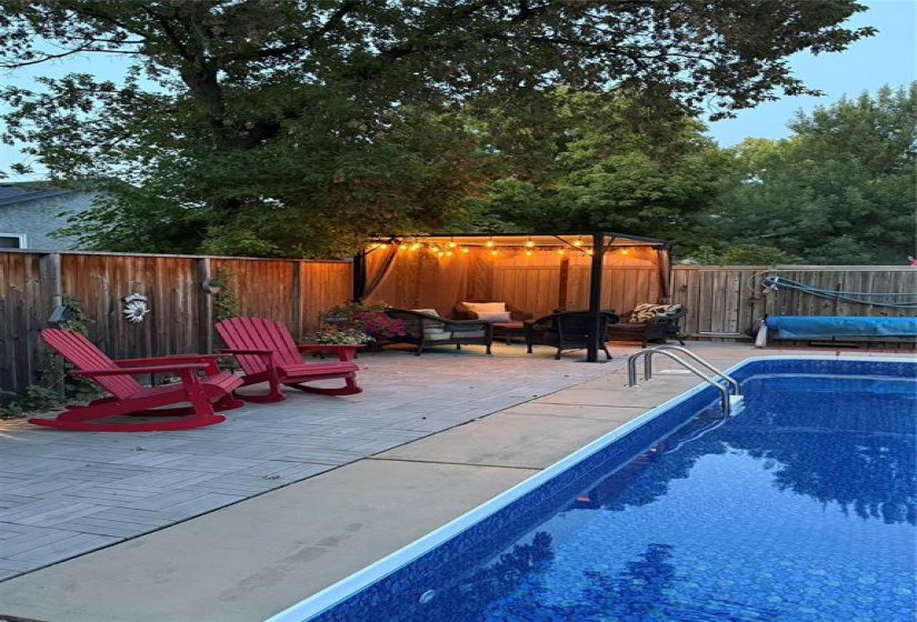 126 Woodview, 3 Bedrooms Bedrooms, 16 Rooms Rooms,2 BathroomsBathrooms,Residential,For Sale,Woodview