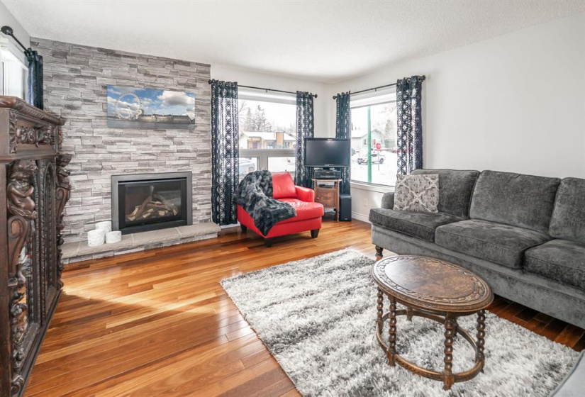 126 Woodview, 3 Bedrooms Bedrooms, 16 Rooms Rooms,2 BathroomsBathrooms,Residential,For Sale,Woodview