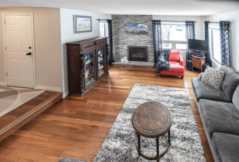 126 Woodview, 3 Bedrooms Bedrooms, 16 Rooms Rooms,2 BathroomsBathrooms,Residential,For Sale,Woodview