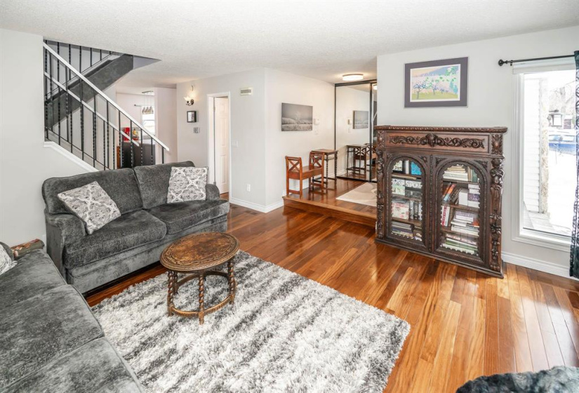 126 Woodview, 3 Bedrooms Bedrooms, 16 Rooms Rooms,2 BathroomsBathrooms,Residential,For Sale,Woodview