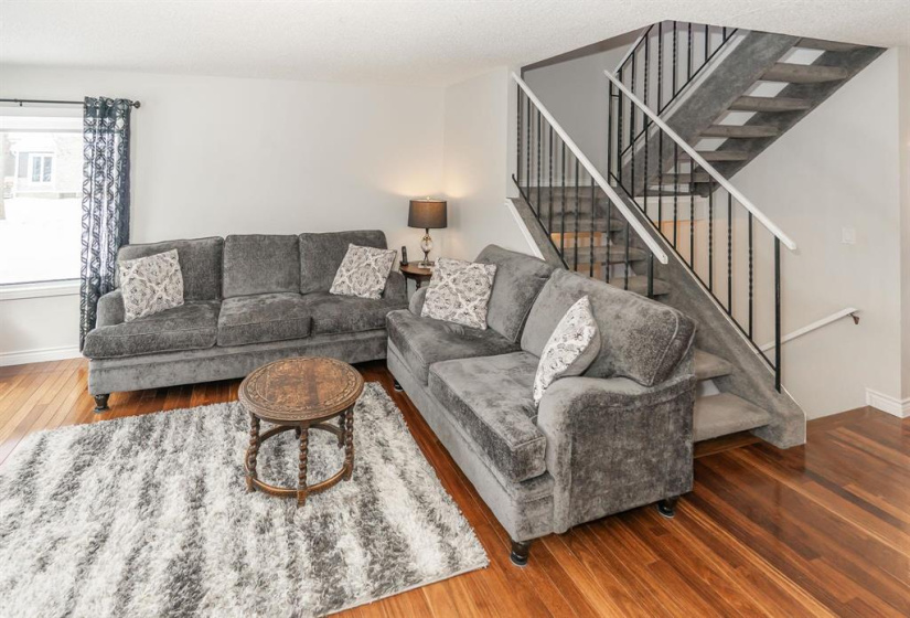 126 Woodview, 3 Bedrooms Bedrooms, 16 Rooms Rooms,2 BathroomsBathrooms,Residential,For Sale,Woodview