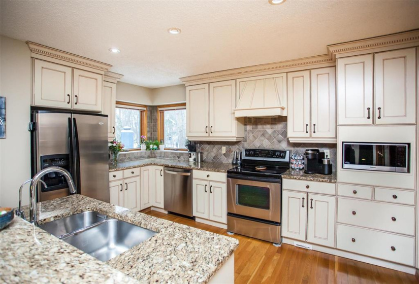 111 EMPIRE, 5 Bedrooms Bedrooms, 14 Rooms Rooms,3 BathroomsBathrooms,Residential,For Sale,EMPIRE