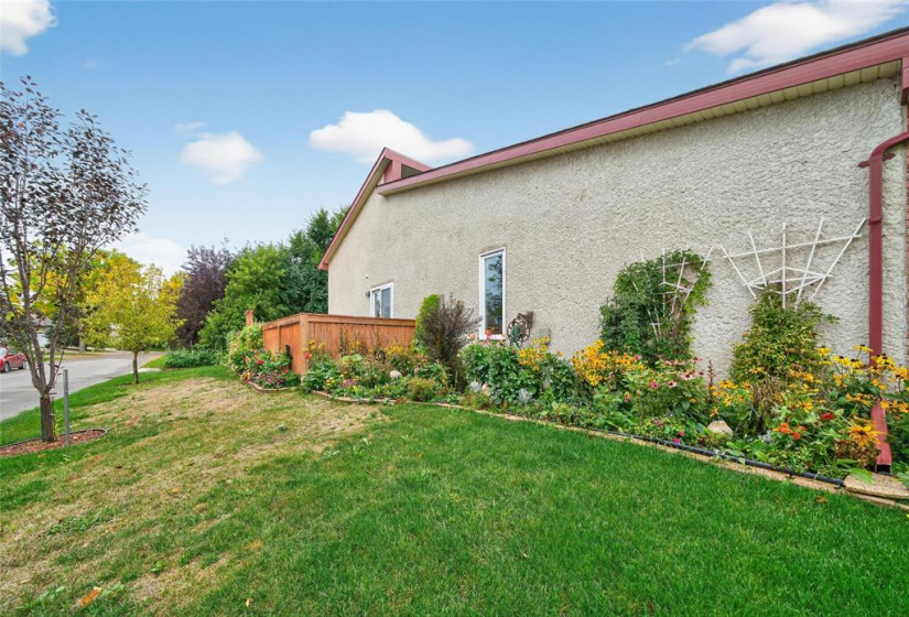 66 Southlawn, 4 Bedrooms Bedrooms, 12 Rooms Rooms,2 BathroomsBathrooms,Residential,For Sale,Southlawn