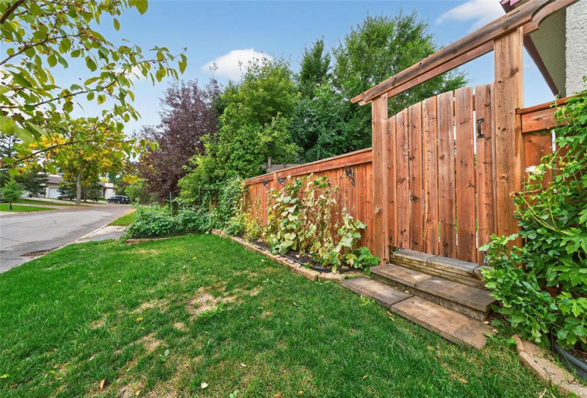 66 Southlawn, 4 Bedrooms Bedrooms, 12 Rooms Rooms,2 BathroomsBathrooms,Residential,For Sale,Southlawn