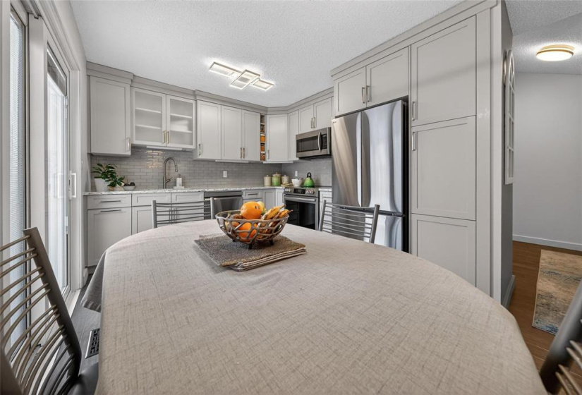 New Appliances, Stunning Quartz Counters & Glass Tile Backsplash