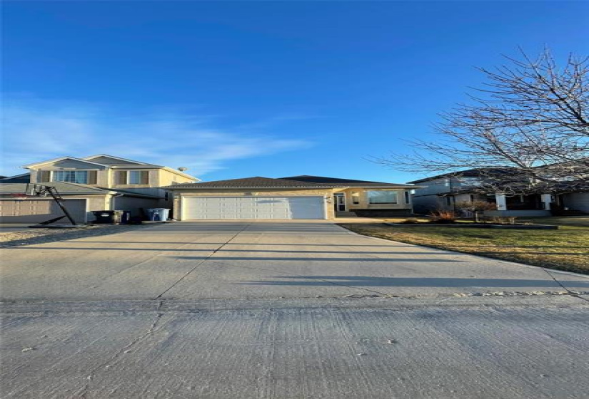 26 Harding, 3 Bedrooms Bedrooms, 14 Rooms Rooms,3 BathroomsBathrooms,Residential,For Sale,Harding