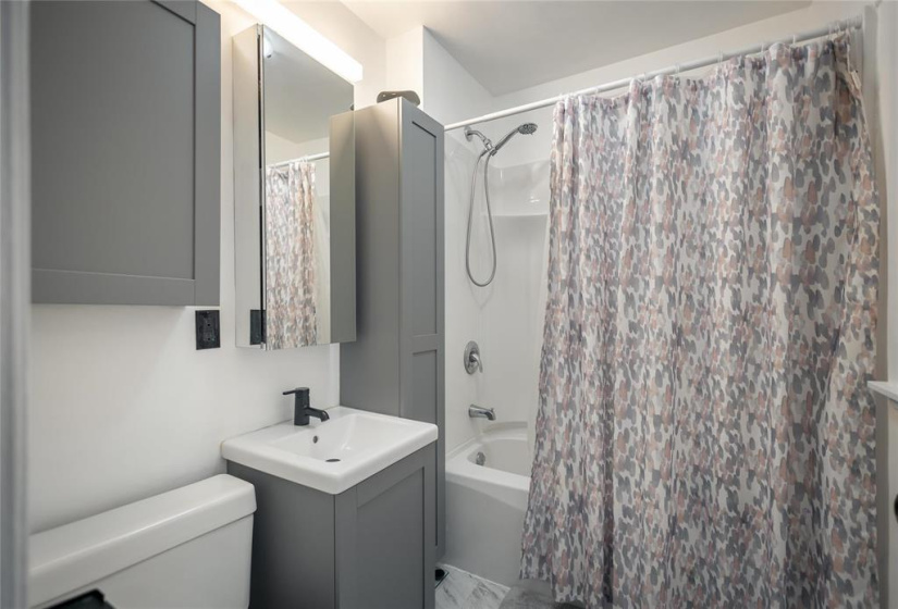 79 Bristol, 3 Bedrooms Bedrooms, 11 Rooms Rooms,1 BathroomBathrooms,Residential,For Sale,Bristol