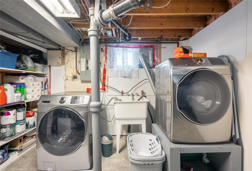 79 Bristol, 3 Bedrooms Bedrooms, 11 Rooms Rooms,1 BathroomBathrooms,Residential,For Sale,Bristol