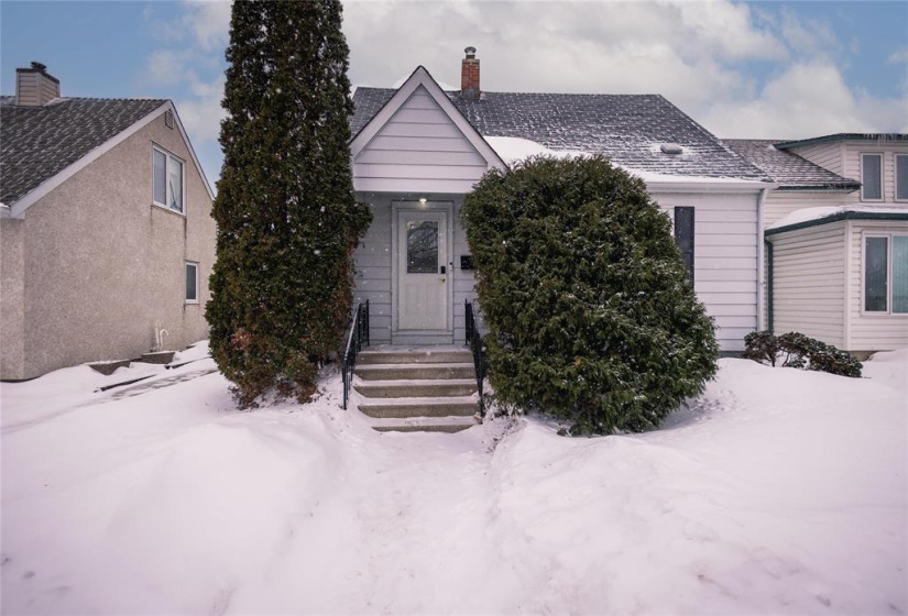 79 Bristol, 3 Bedrooms Bedrooms, 11 Rooms Rooms,1 BathroomBathrooms,Residential,For Sale,Bristol