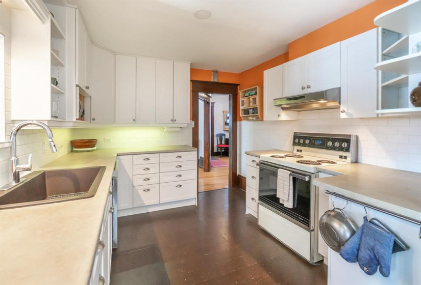 756 Beresford, 5 Bedrooms Bedrooms, 13 Rooms Rooms,2 BathroomsBathrooms,Residential,For Sale,Beresford