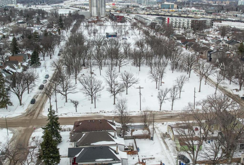 756 Beresford, 5 Bedrooms Bedrooms, 13 Rooms Rooms,2 BathroomsBathrooms,Residential,For Sale,Beresford