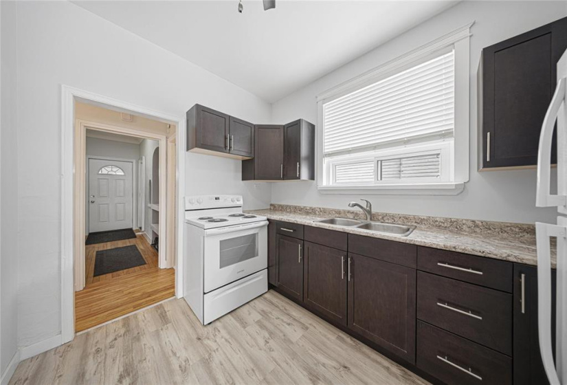 424 Anderson, 4 Bedrooms Bedrooms, 13 Rooms Rooms,2 BathroomsBathrooms,Residential,For Sale,Anderson