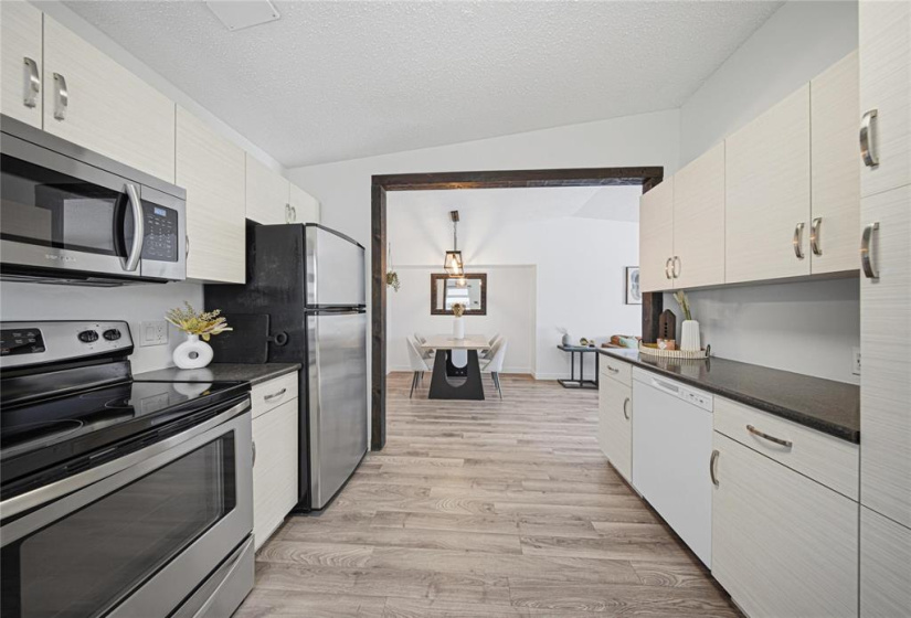 1841 Plessis, 3 Bedrooms Bedrooms, 13 Rooms Rooms,2 BathroomsBathrooms,Residential,For Sale,Plessis