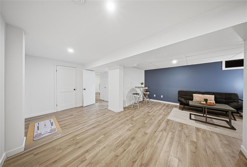 1841 Plessis, 3 Bedrooms Bedrooms, 13 Rooms Rooms,2 BathroomsBathrooms,Residential,For Sale,Plessis