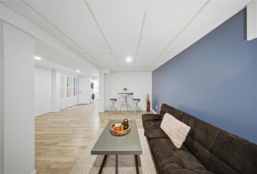 1841 Plessis, 3 Bedrooms Bedrooms, 13 Rooms Rooms,2 BathroomsBathrooms,Residential,For Sale,Plessis