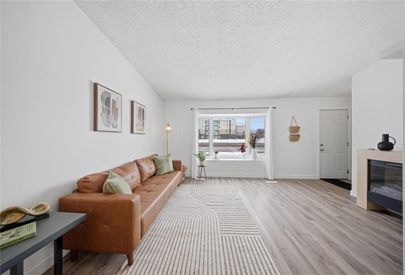 1841 Plessis, 3 Bedrooms Bedrooms, 13 Rooms Rooms,2 BathroomsBathrooms,Residential,For Sale,Plessis