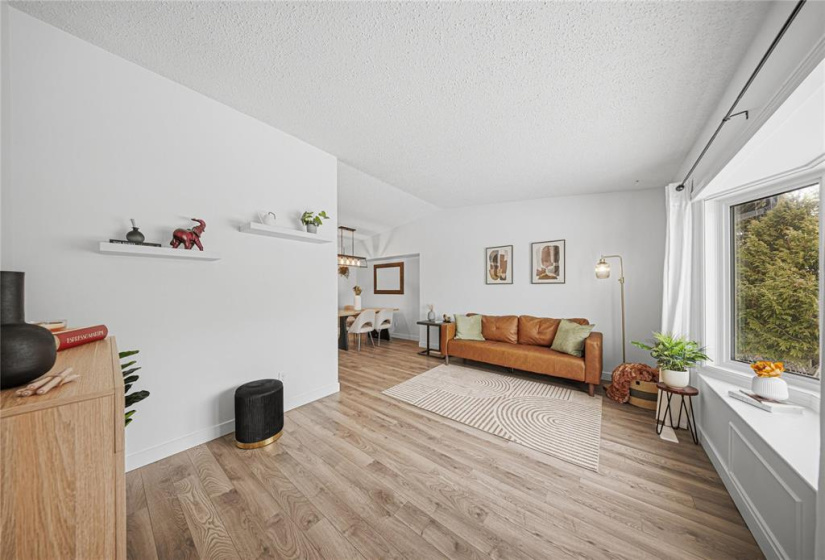 1841 Plessis, 3 Bedrooms Bedrooms, 13 Rooms Rooms,2 BathroomsBathrooms,Residential,For Sale,Plessis