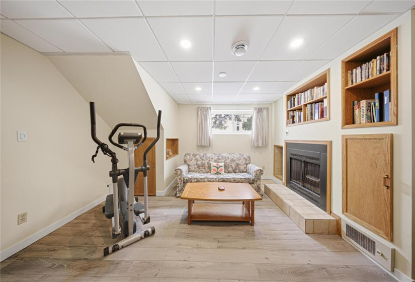 6458 Rannock, 4 Bedrooms Bedrooms, 12 Rooms Rooms,2 BathroomsBathrooms,Residential,For Sale,Rannock