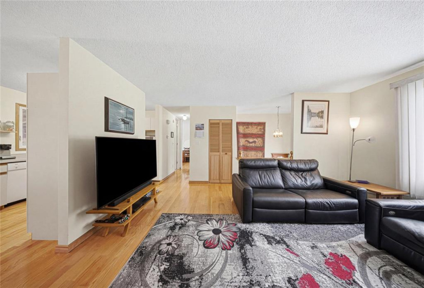 6458 Rannock, 4 Bedrooms Bedrooms, 12 Rooms Rooms,2 BathroomsBathrooms,Residential,For Sale,Rannock