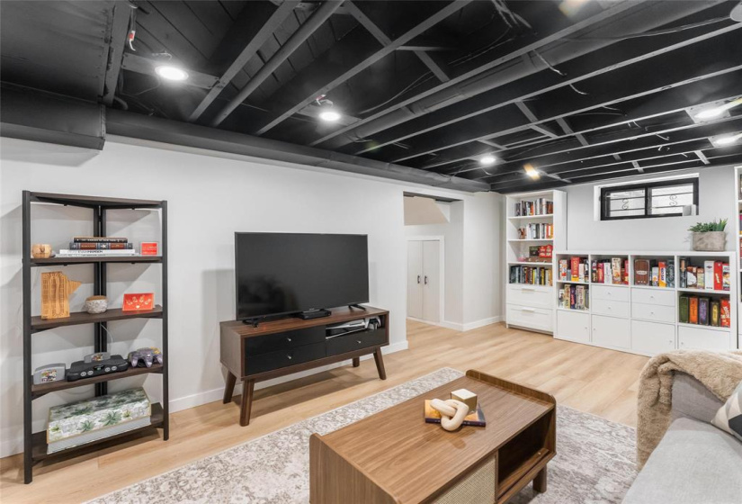 90 St Vital, 2 Bedrooms Bedrooms, 7 Rooms Rooms,1 BathroomBathrooms,Residential,For Sale,St Vital