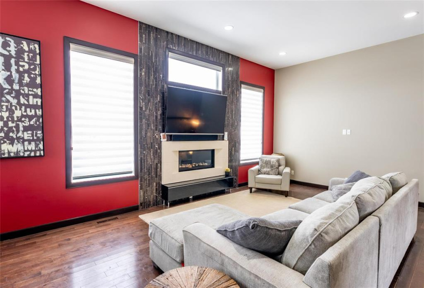 236 Holly, 3 Bedrooms Bedrooms, 12 Rooms Rooms,3 BathroomsBathrooms,Residential,For Sale,Holly