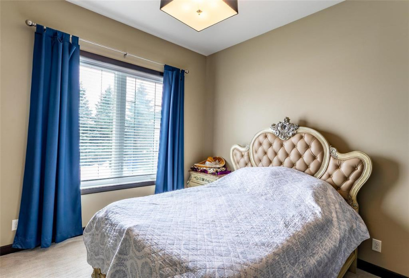 236 Holly, 3 Bedrooms Bedrooms, 12 Rooms Rooms,3 BathroomsBathrooms,Residential,For Sale,Holly