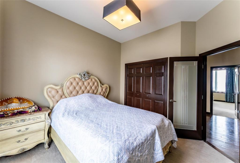 236 Holly, 3 Bedrooms Bedrooms, 12 Rooms Rooms,3 BathroomsBathrooms,Residential,For Sale,Holly