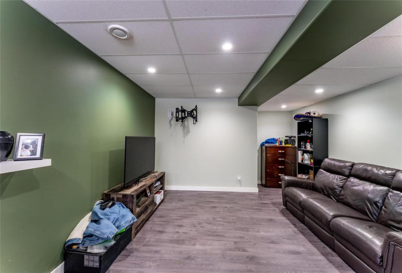 236 Holly, 3 Bedrooms Bedrooms, 12 Rooms Rooms,3 BathroomsBathrooms,Residential,For Sale,Holly