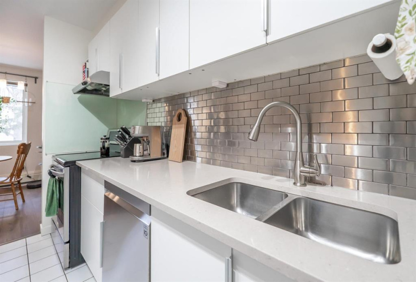 1700 Taylor, 2 Bedrooms Bedrooms, 5 Rooms Rooms,1 BathroomBathrooms,Condominium,For Sale,Taylor