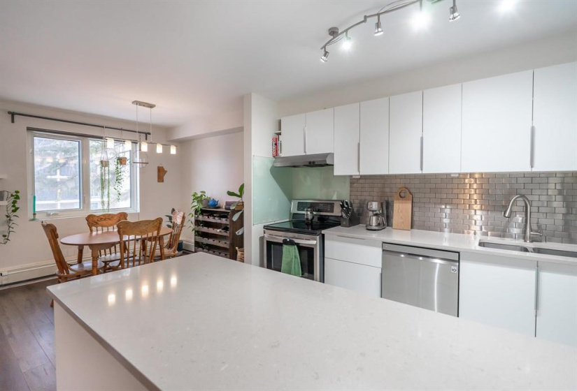 1700 Taylor, 2 Bedrooms Bedrooms, 5 Rooms Rooms,1 BathroomBathrooms,Condominium,For Sale,Taylor