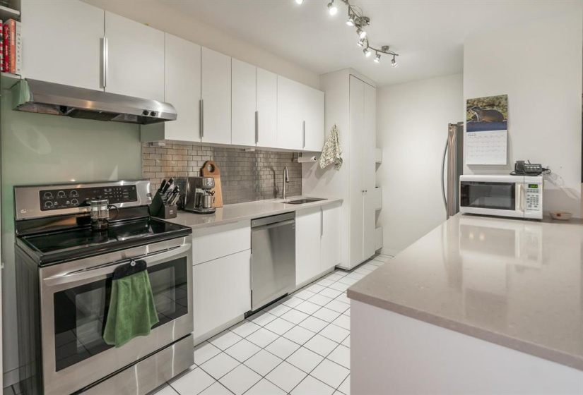 1700 Taylor, 2 Bedrooms Bedrooms, 5 Rooms Rooms,1 BathroomBathrooms,Condominium,For Sale,Taylor