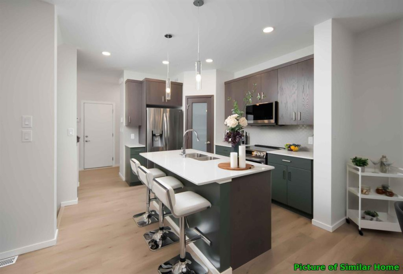 106 Moonlight, 3 Bedrooms Bedrooms, 9 Rooms Rooms,2 BathroomsBathrooms,Residential,For Sale,Moonlight