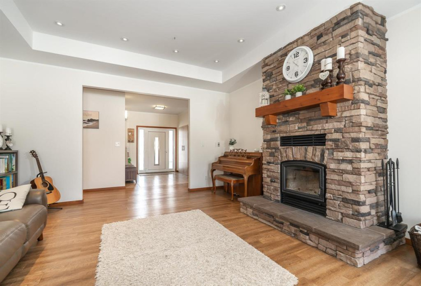 114 Strawberry, 3 Bedrooms Bedrooms, 10 Rooms Rooms,2 BathroomsBathrooms,Residential,For Sale,Strawberry