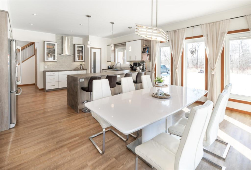 114 Strawberry, 3 Bedrooms Bedrooms, 10 Rooms Rooms,2 BathroomsBathrooms,Residential,For Sale,Strawberry