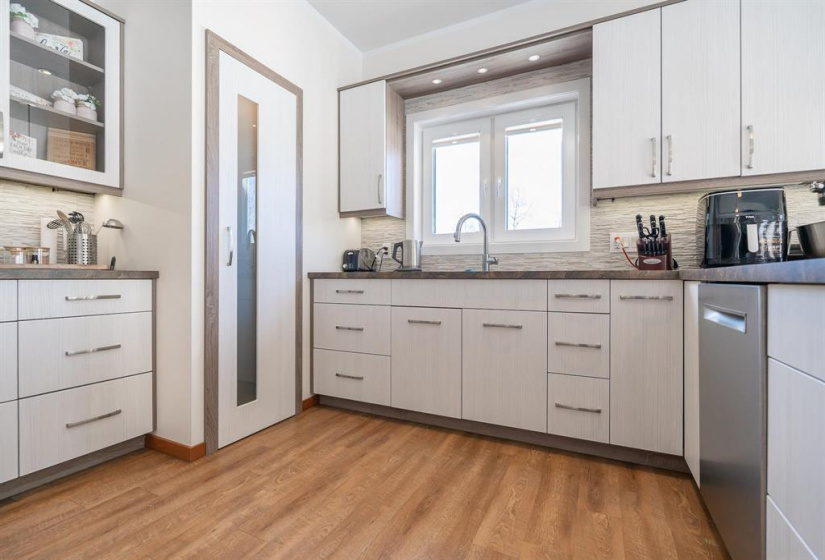 114 Strawberry, 3 Bedrooms Bedrooms, 10 Rooms Rooms,2 BathroomsBathrooms,Residential,For Sale,Strawberry