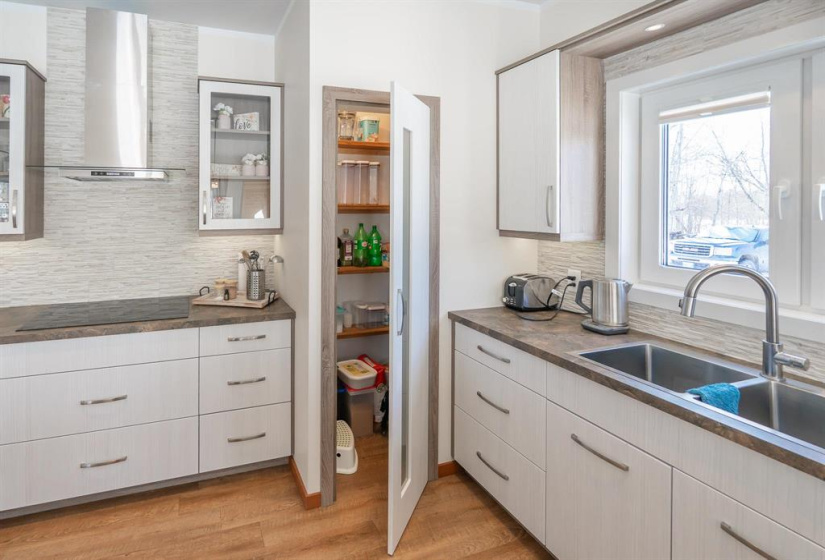 114 Strawberry, 3 Bedrooms Bedrooms, 10 Rooms Rooms,2 BathroomsBathrooms,Residential,For Sale,Strawberry