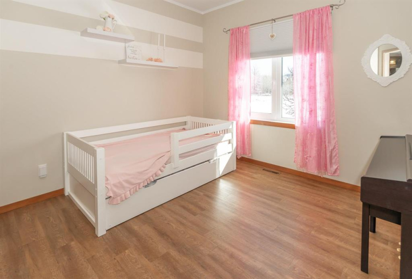 114 Strawberry, 3 Bedrooms Bedrooms, 10 Rooms Rooms,2 BathroomsBathrooms,Residential,For Sale,Strawberry