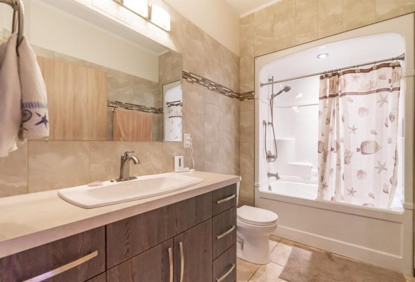 114 Strawberry, 3 Bedrooms Bedrooms, 10 Rooms Rooms,2 BathroomsBathrooms,Residential,For Sale,Strawberry