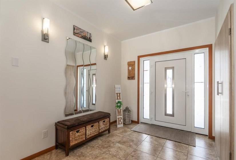 114 Strawberry, 3 Bedrooms Bedrooms, 10 Rooms Rooms,2 BathroomsBathrooms,Residential,For Sale,Strawberry