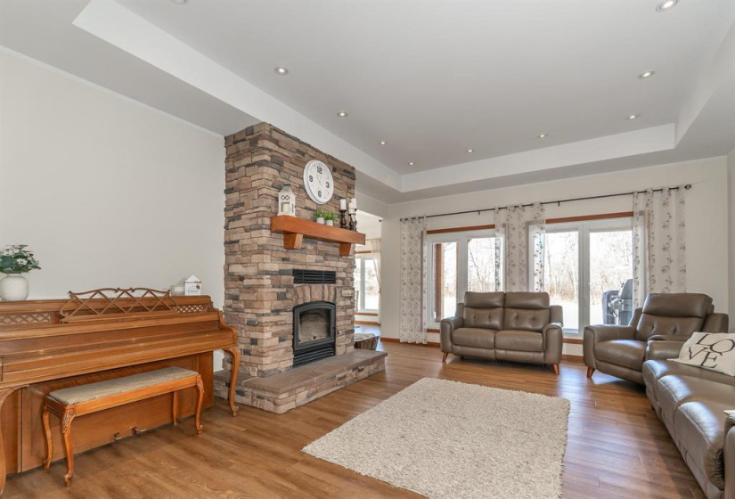 114 Strawberry, 3 Bedrooms Bedrooms, 10 Rooms Rooms,2 BathroomsBathrooms,Residential,For Sale,Strawberry