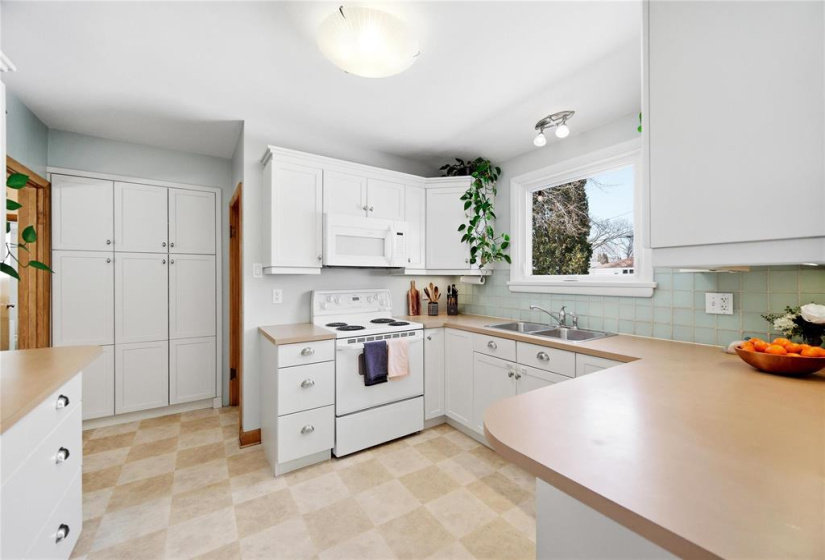 513 Montague, 3 Bedrooms Bedrooms, 11 Rooms Rooms,2 BathroomsBathrooms,Residential,For Sale,Montague