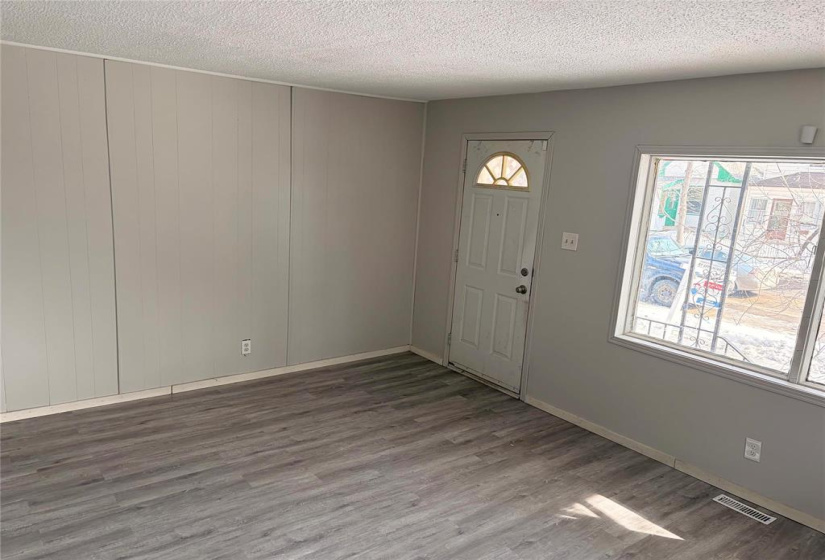 526 Simcoe, 7 Bedrooms Bedrooms, 18 Rooms Rooms,2 BathroomsBathrooms,Residential,For Sale,Simcoe