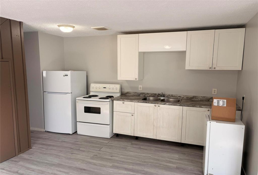 526 Simcoe, 7 Bedrooms Bedrooms, 18 Rooms Rooms,2 BathroomsBathrooms,Residential,For Sale,Simcoe