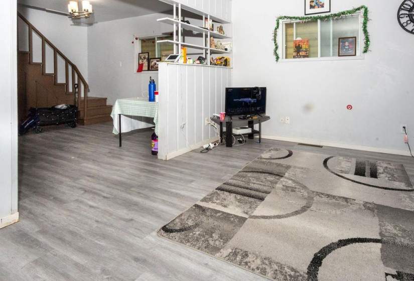 526 Simcoe, 7 Bedrooms Bedrooms, 18 Rooms Rooms,2 BathroomsBathrooms,Residential,For Sale,Simcoe