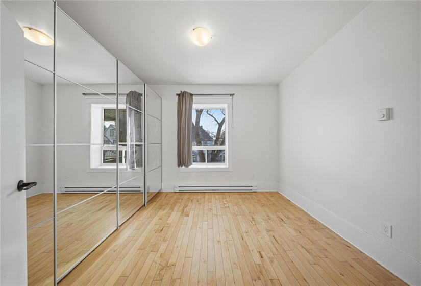 290 Beverley, 2 Bedrooms Bedrooms, 5 Rooms Rooms,1 BathroomBathrooms,Condominium,For Sale,Beverley