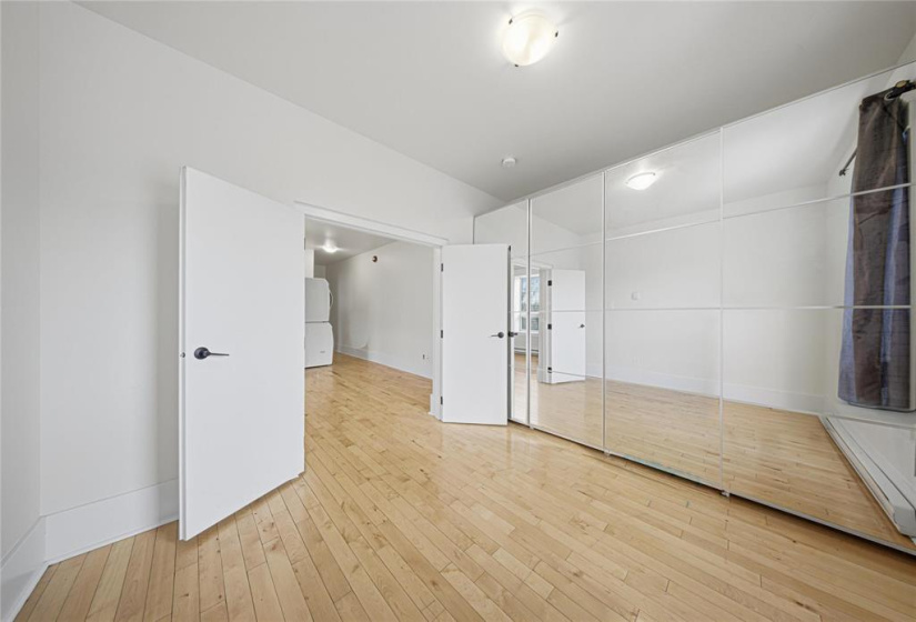 290 Beverley, 2 Bedrooms Bedrooms, 5 Rooms Rooms,1 BathroomBathrooms,Condominium,For Sale,Beverley