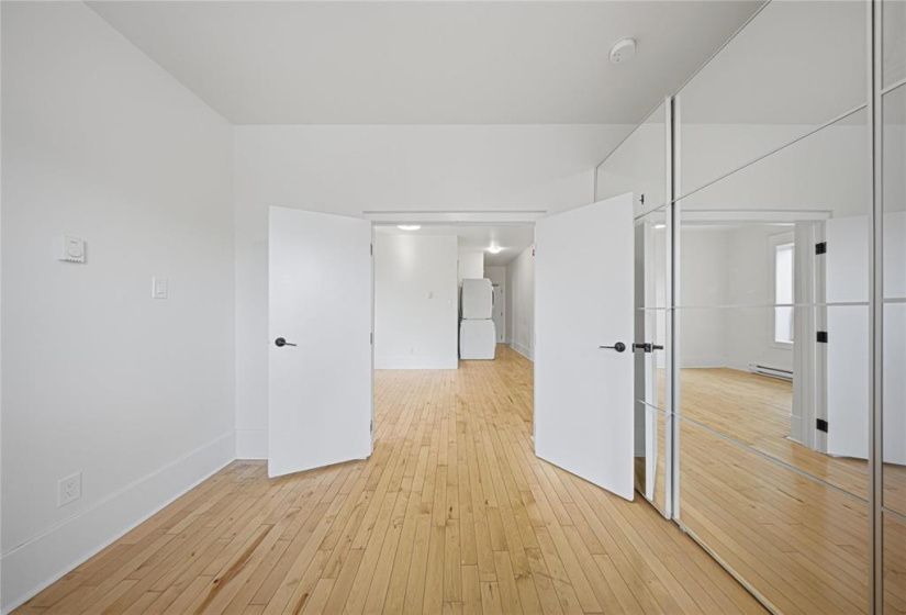 290 Beverley, 2 Bedrooms Bedrooms, 5 Rooms Rooms,1 BathroomBathrooms,Condominium,For Sale,Beverley