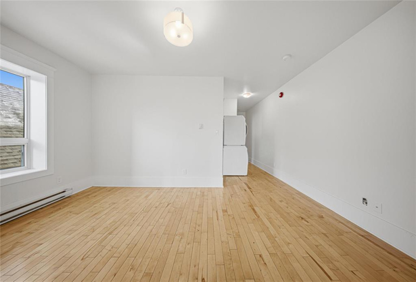 290 Beverley, 2 Bedrooms Bedrooms, 5 Rooms Rooms,1 BathroomBathrooms,Condominium,For Sale,Beverley