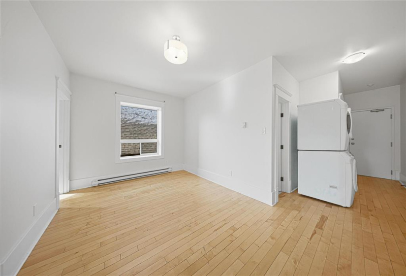 290 Beverley, 2 Bedrooms Bedrooms, 5 Rooms Rooms,1 BathroomBathrooms,Condominium,For Sale,Beverley